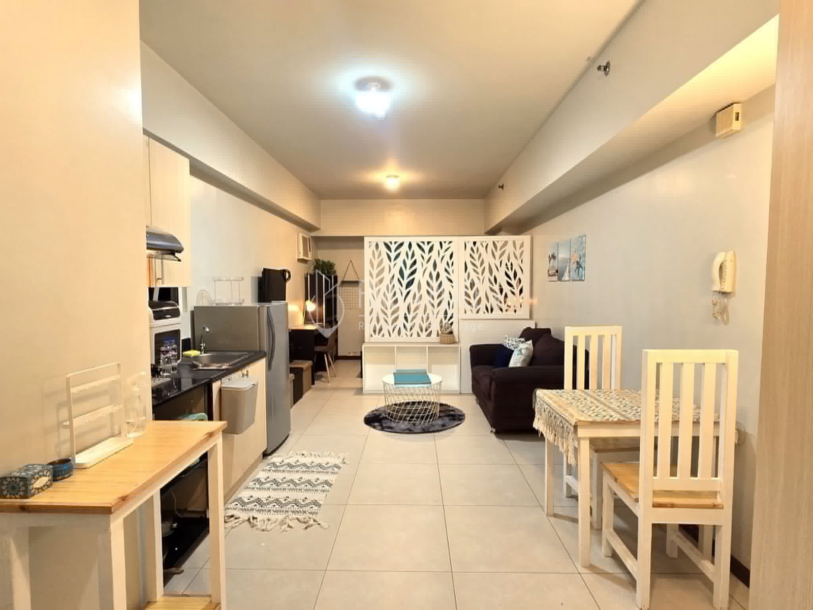 FOR RENT THE COLUMNS LEGAZPI VILLAGE, Studio