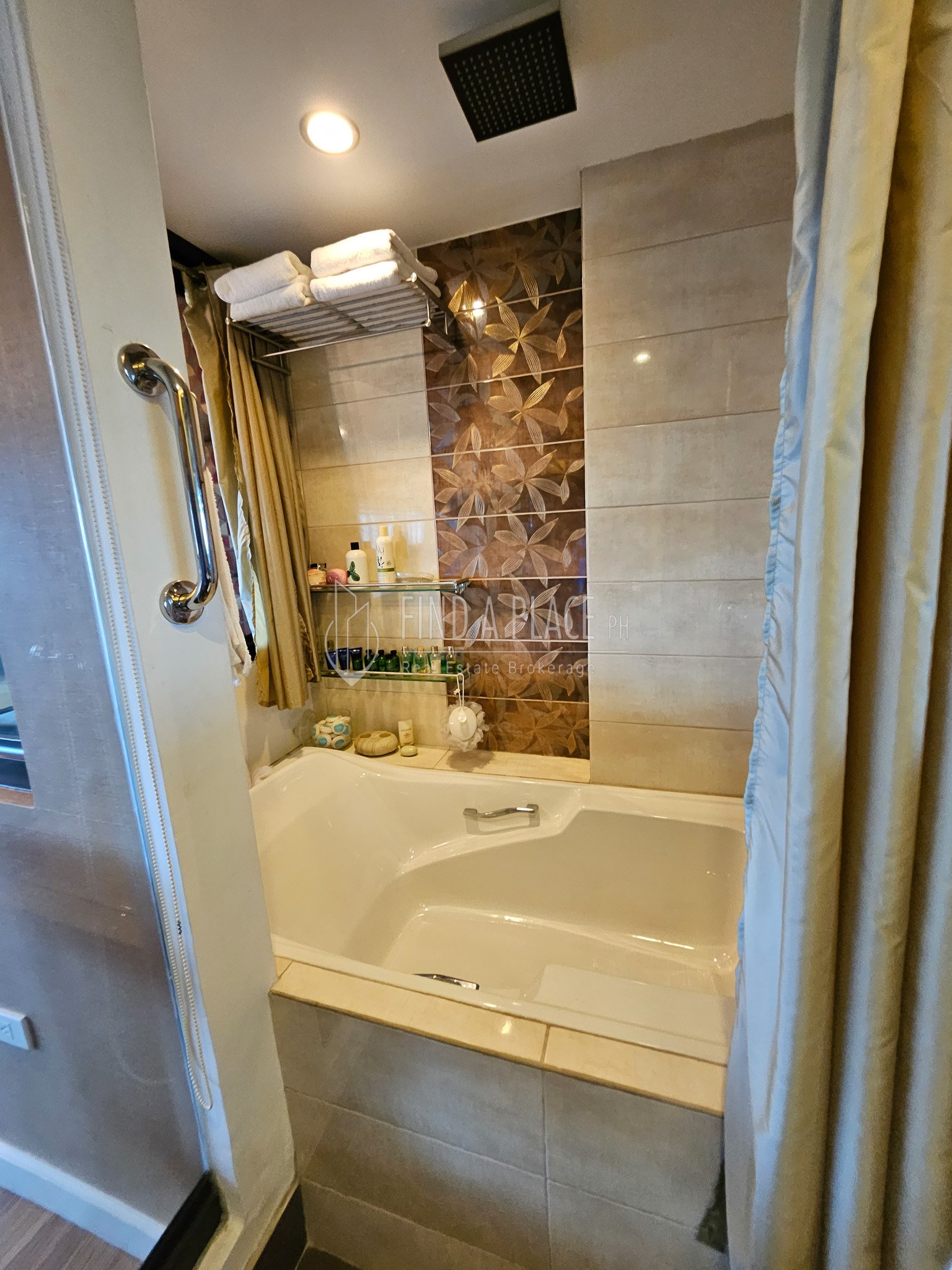 FOR LEASE WEST PARC CEDAR TOWER, Studio