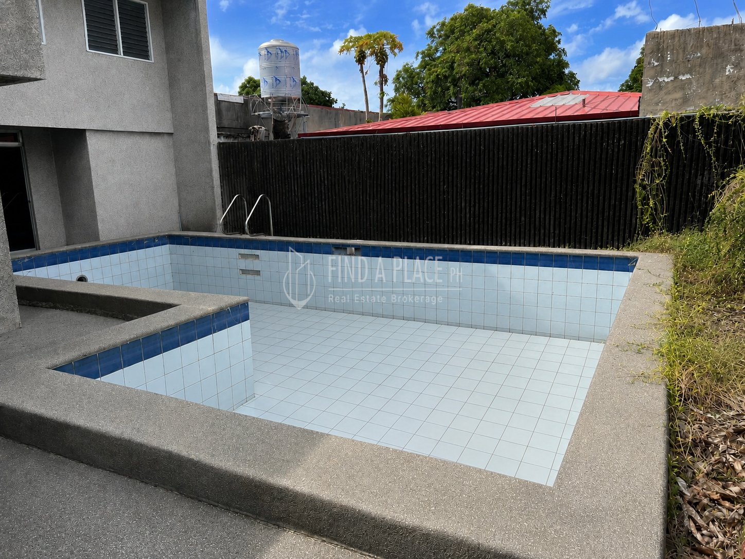 FOR SALE BF HOMES EXECUTIVE VILLAGE, House and lot