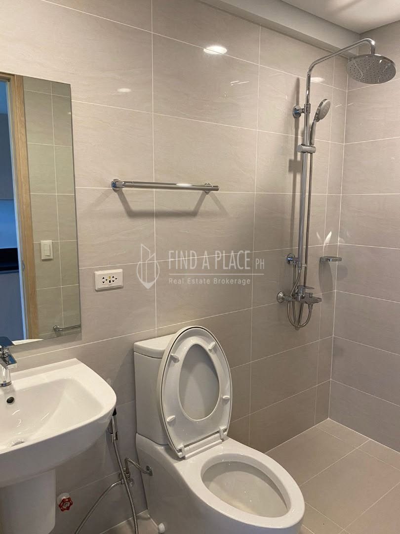 FOR LEASE / SALE 6 UNITS VIENTO AT CERCA STUDIO